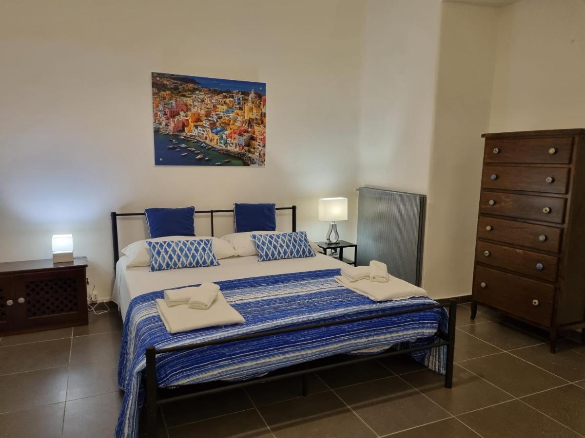 Napoli Sottosopra Chiaia Apartment Bagian luar foto