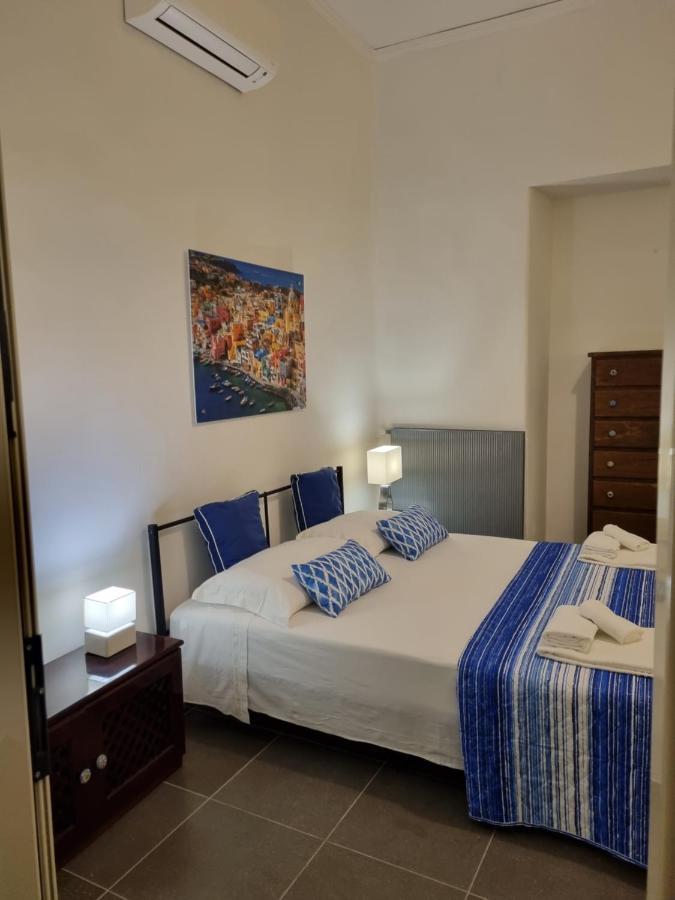 Napoli Sottosopra Chiaia Apartment Bagian luar foto
