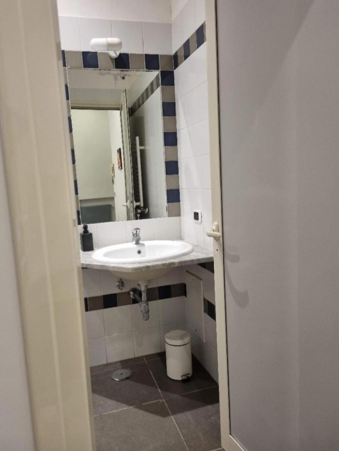 Napoli Sottosopra Chiaia Apartment Bagian luar foto