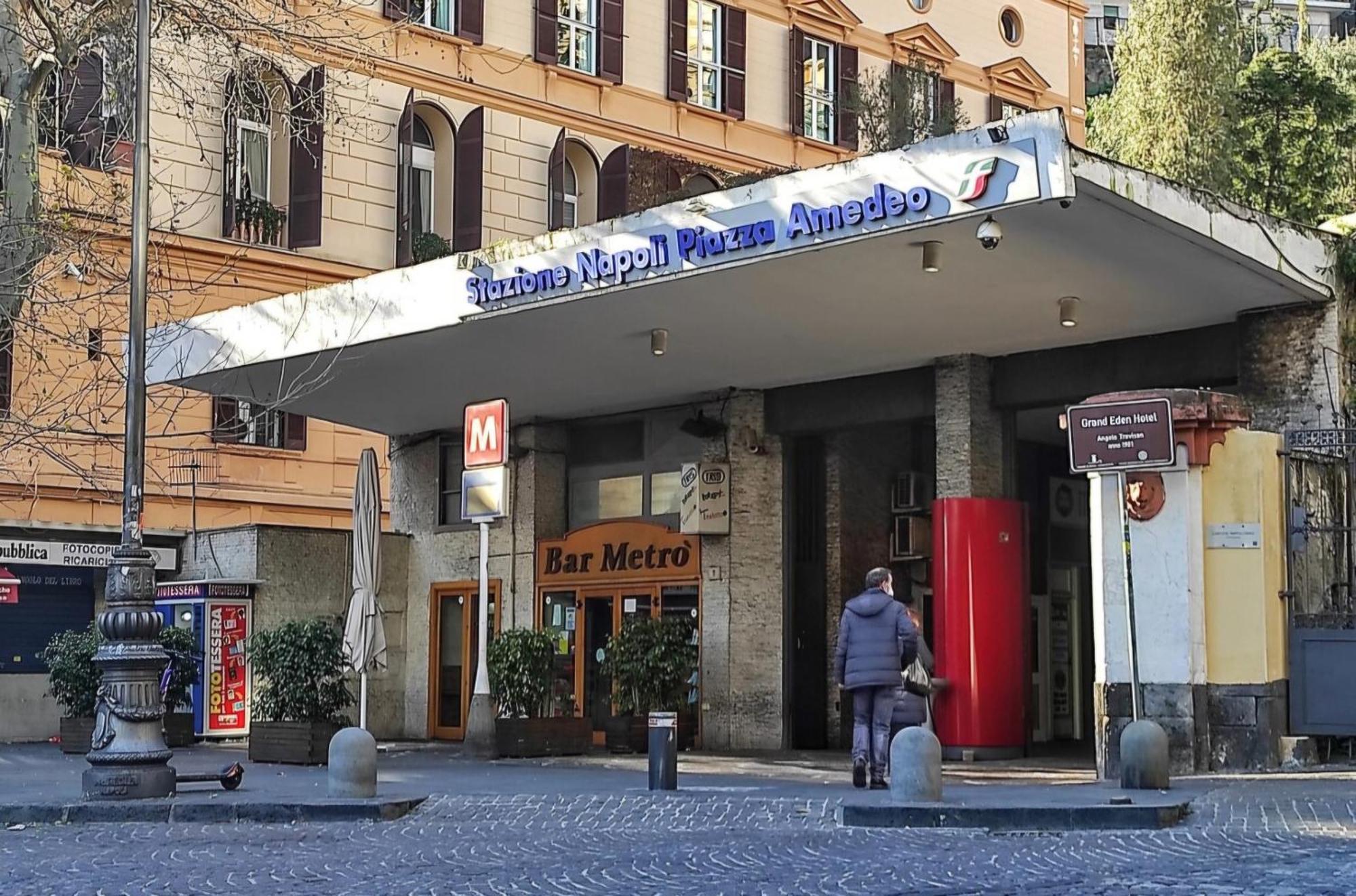 Napoli Sottosopra Chiaia Apartment Bagian luar foto