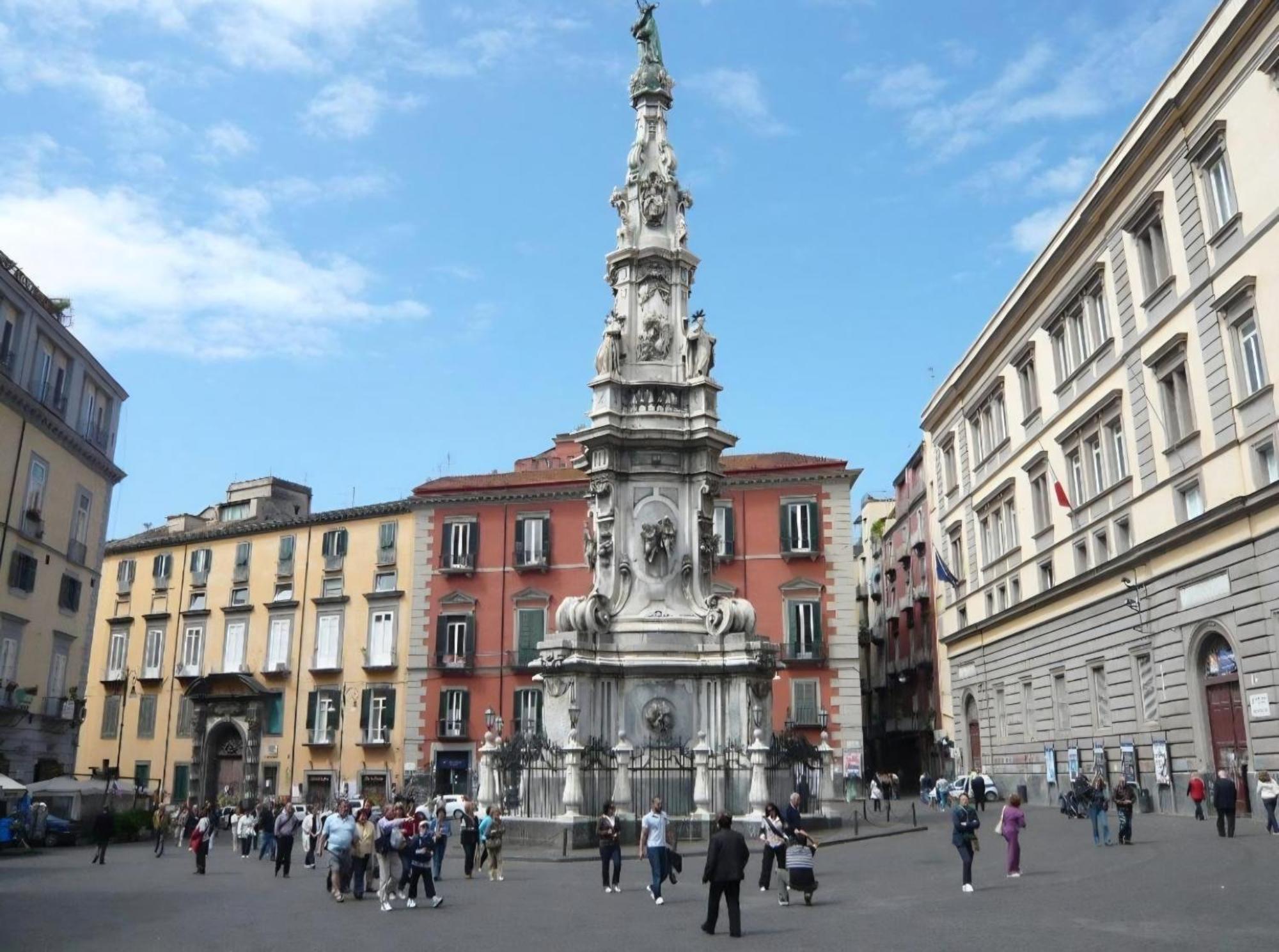 Napoli Sottosopra Chiaia Apartment Bagian luar foto